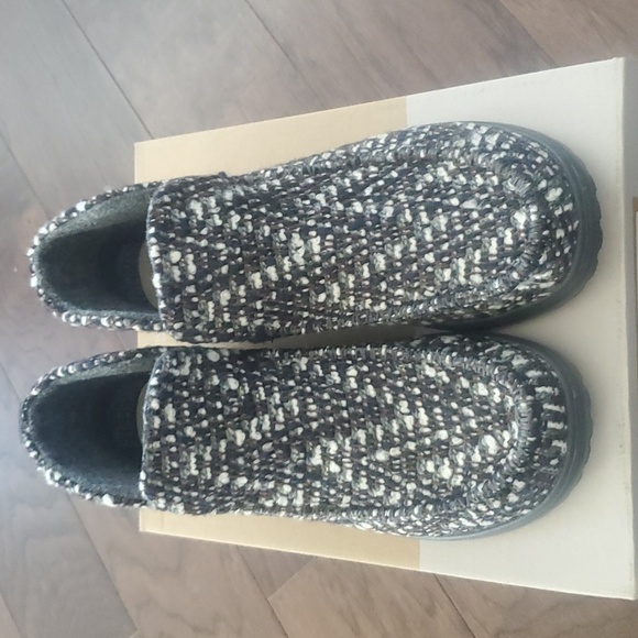 HEY DUDE DENNY CHEVRON BLUE ANKLE BOOTS - Picture 4 of 8